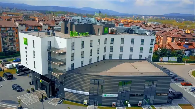 Kadr z filmu prezentującego hotel